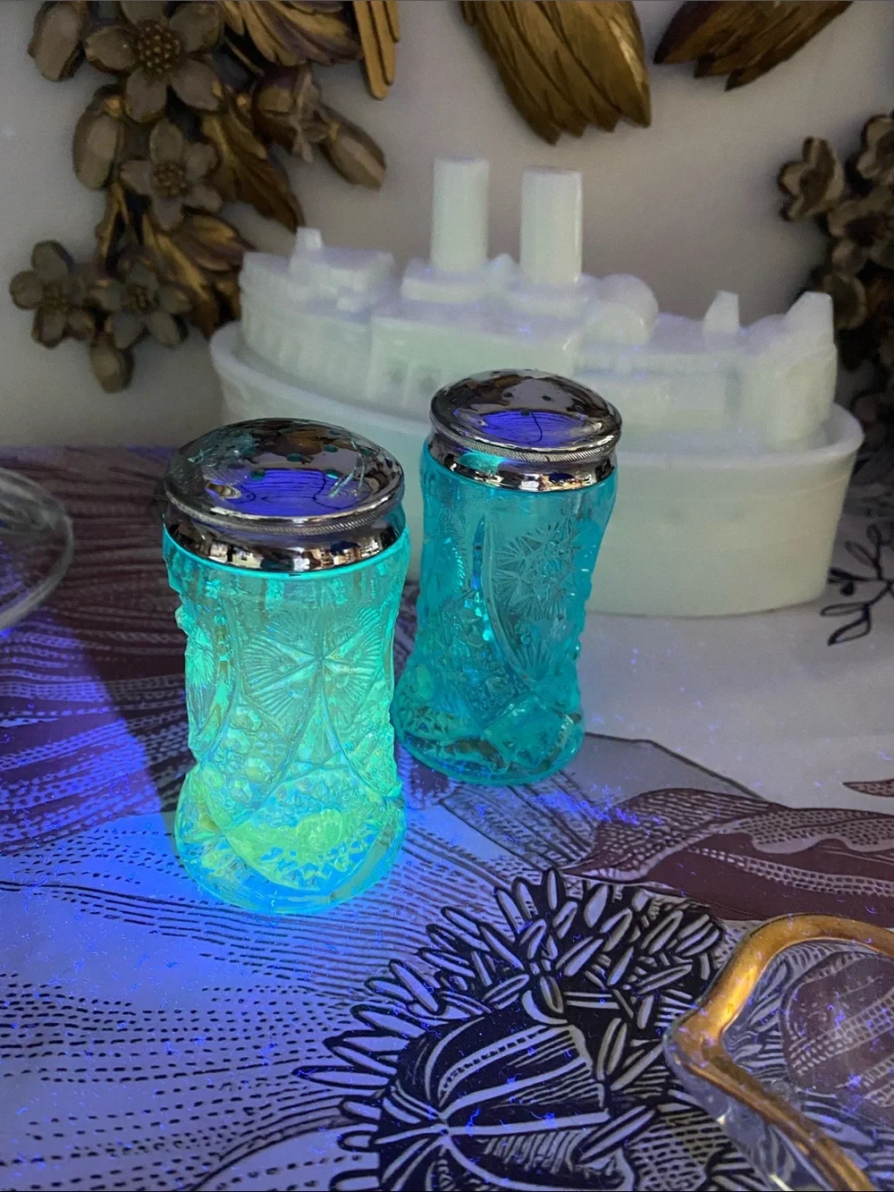 Daisy & Button (EAPG) Salt and Pepper Shakers